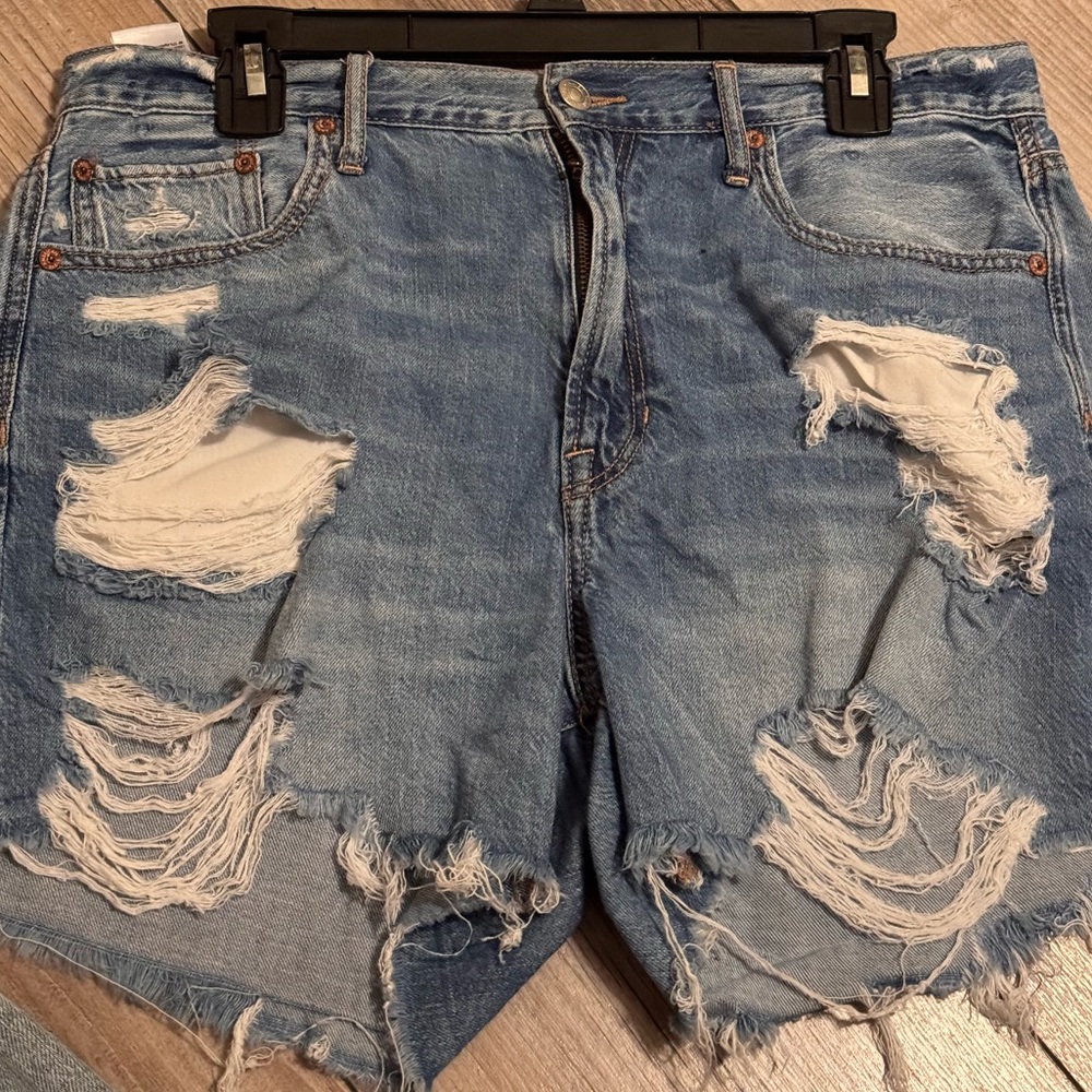 Women’s American Eagle 90’s Boyfriend Mid-Length Short